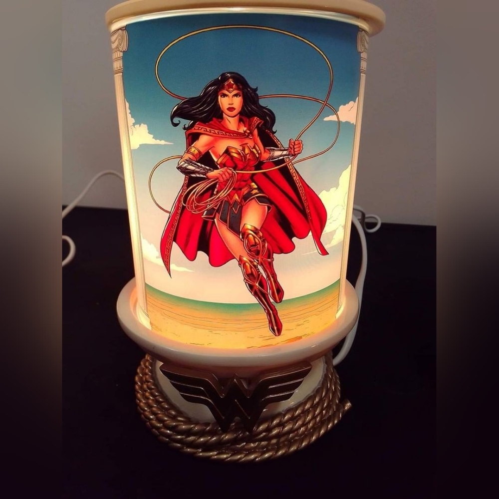 NIB Wonder Woman Wax Warmer
